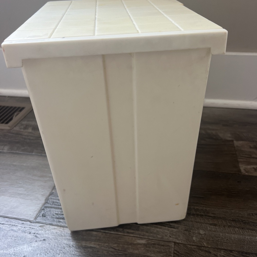 Vtg Fesco Y-123 Hard Plastic Trash Bin Beige Pink Daisy Lidded MCM - Picture 6 of 11